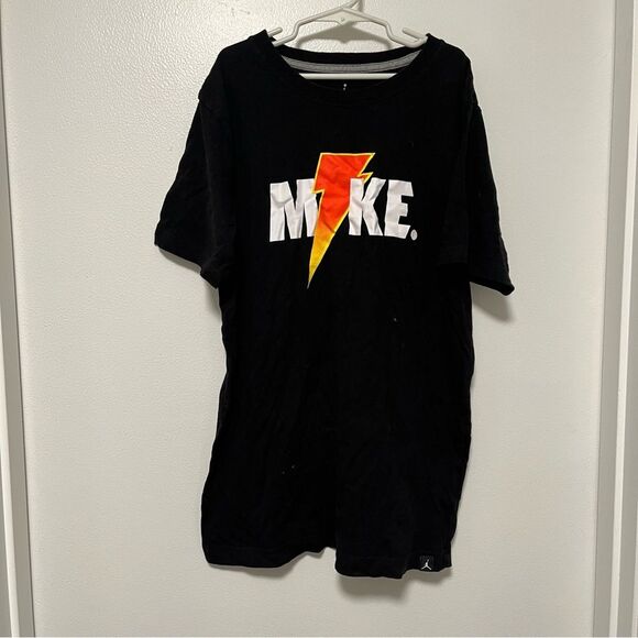 Jordan MKE Graphic T-Shirt youth size large - Picture 1 of 1